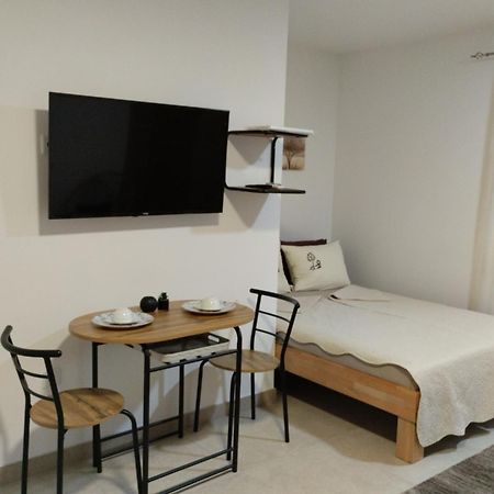 Iris Apartment Ivanica Екстериор снимка