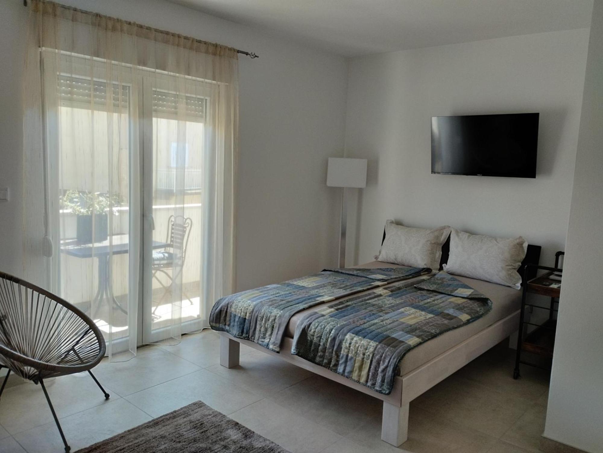 Iris Apartment Ivanica Екстериор снимка