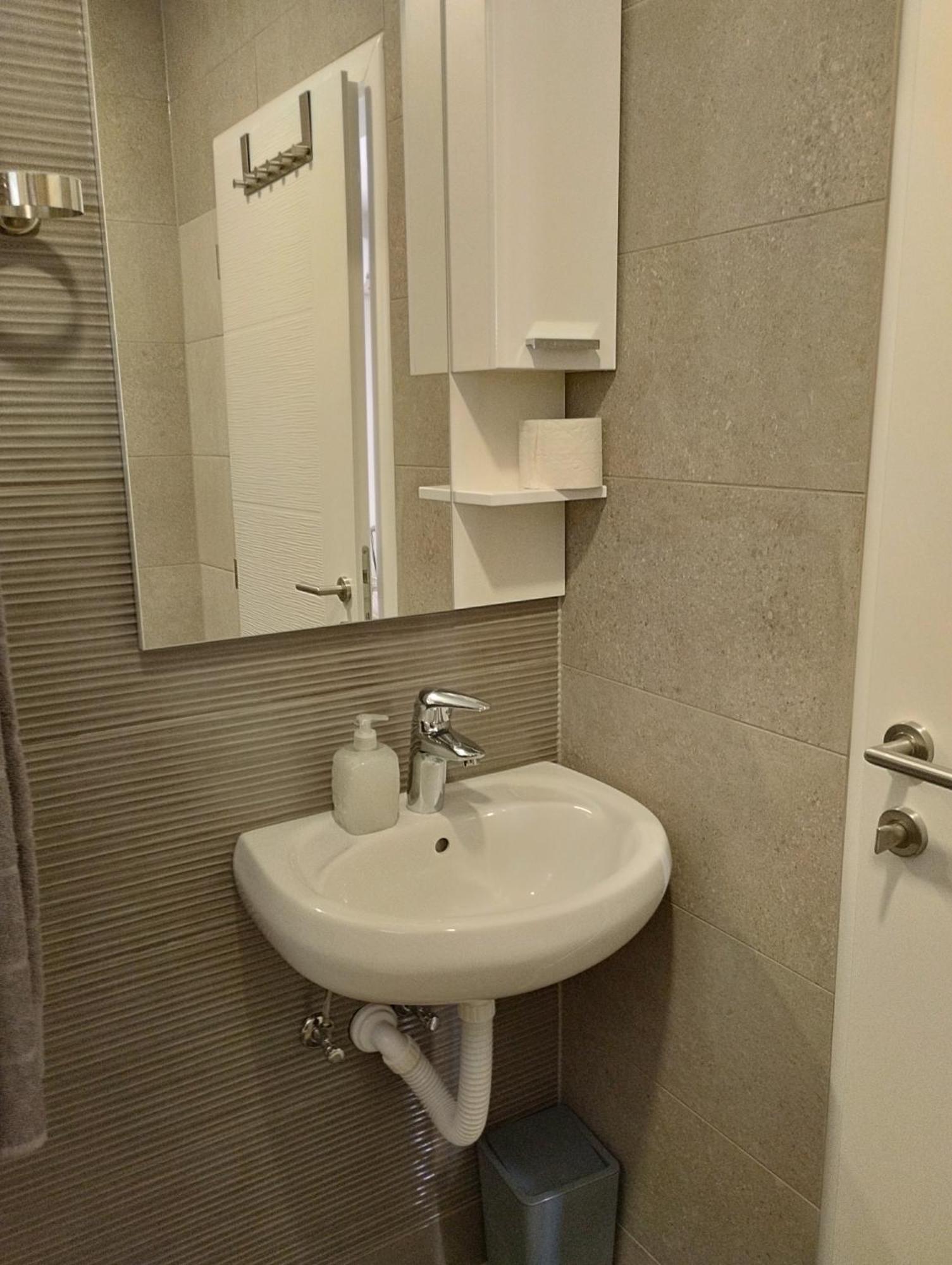 Iris Apartment Ivanica Екстериор снимка