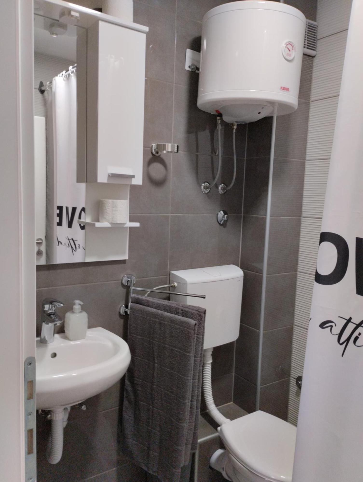 Iris Apartment Ivanica Екстериор снимка