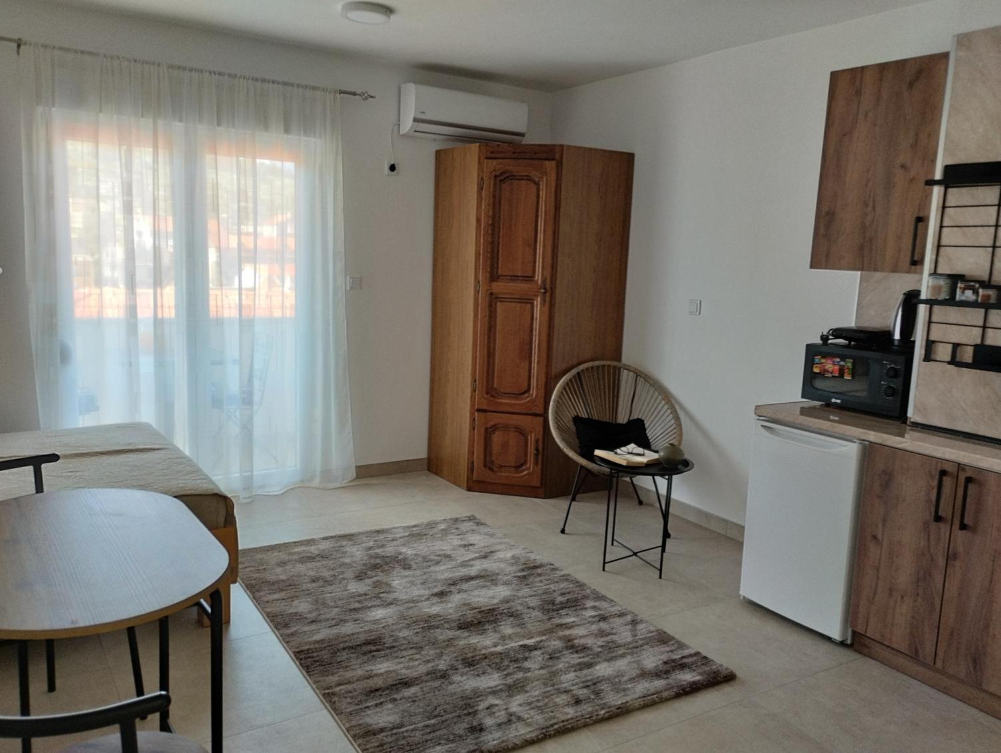 Iris Apartment Ivanica Екстериор снимка
