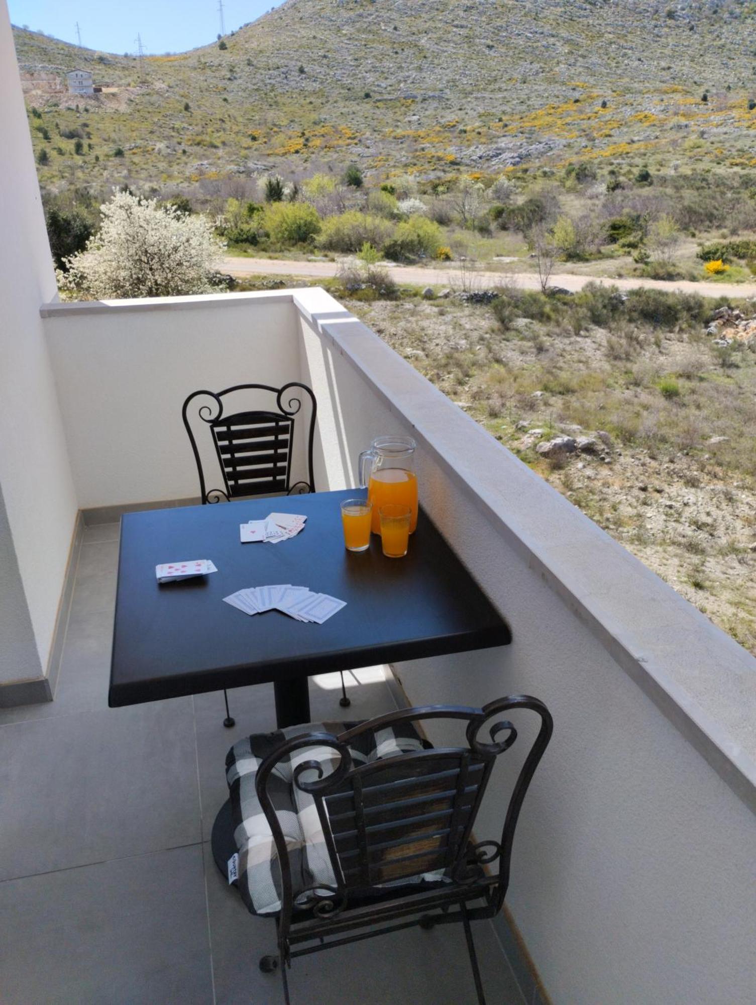 Iris Apartment Ivanica Екстериор снимка