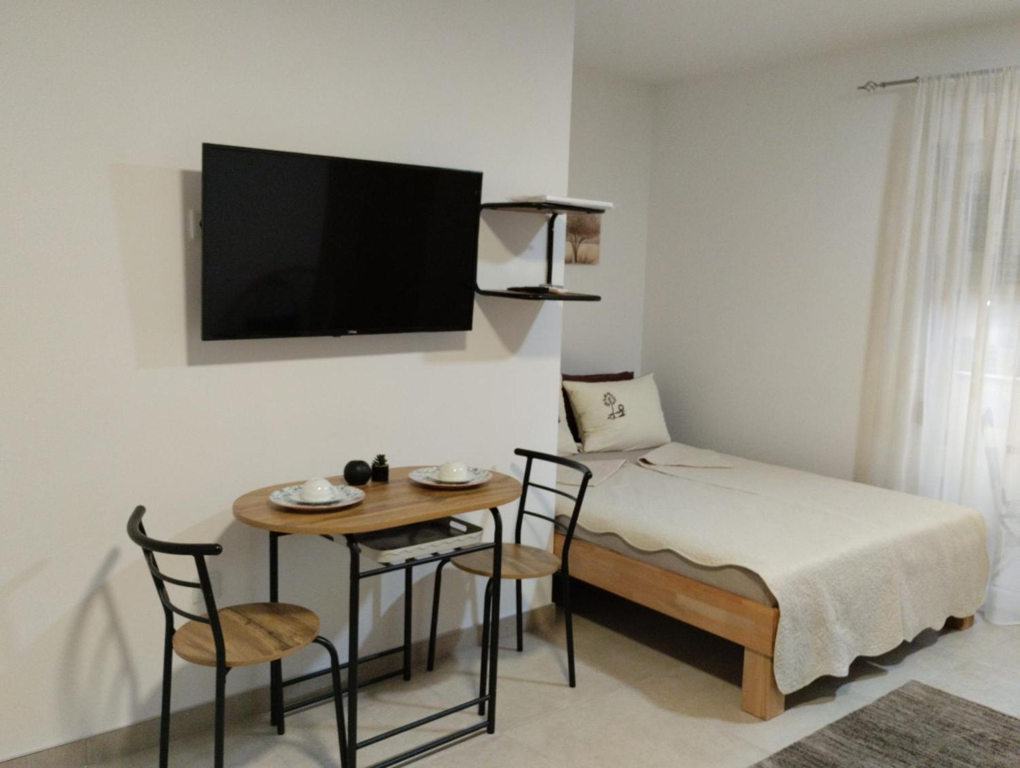 Iris Apartment Ivanica Екстериор снимка
